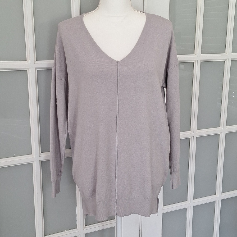 Main Strip High Low V Neck Sweater